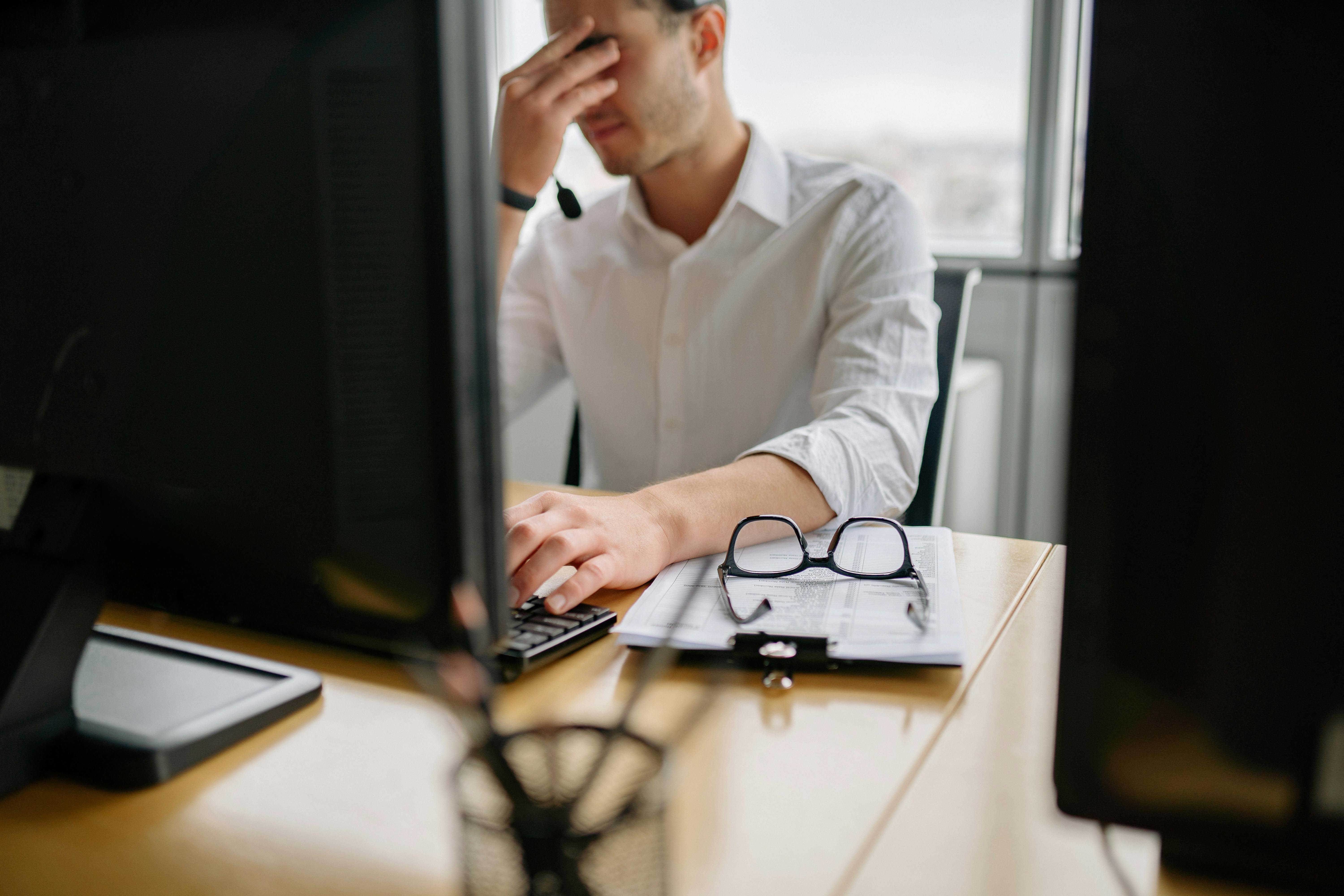 Cómo detectar el burnout en tu equipo: las 7 señales, el protocolo de 48 horas y el plan a 3 meses